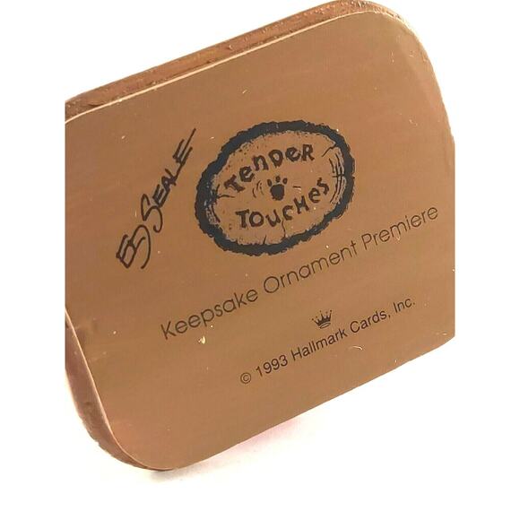 Hallmark Keepsake Ornament 1993 Your Always Welcome Bear Tender Touches Signed - Picture 10 of 10